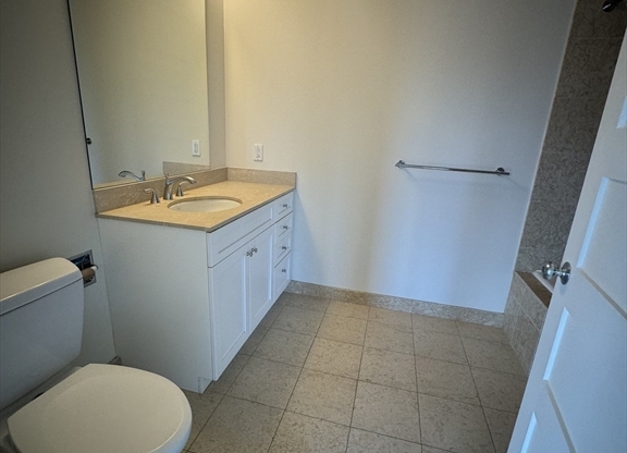 1 bed, 1 bath, 650 sqft, $2,800, Unit 1205