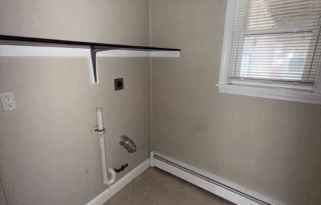 2 beds, 1 bath, $1,850, Unit Unit 7