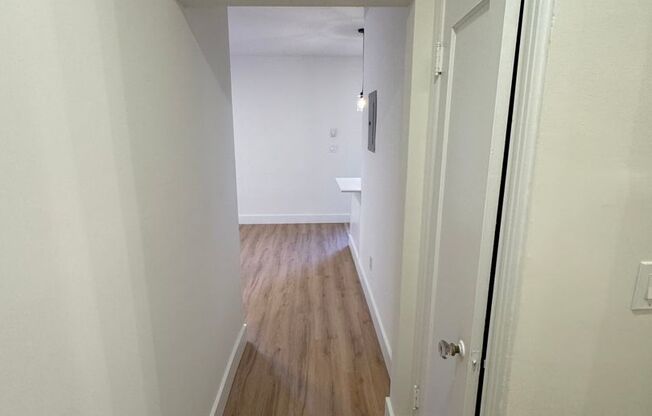1 bed, 1 bath, 425 sqft, $1,332, Unit 401