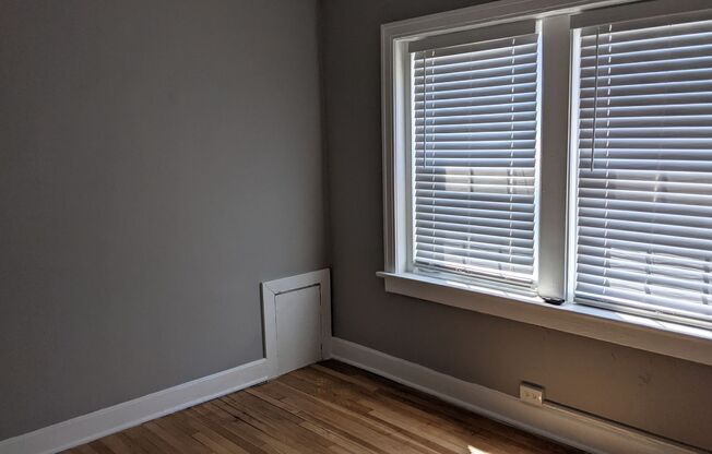 1 bed, 1 bath, 1,050 sqft, $1,195, Unit 131-133 East 46th St - 6