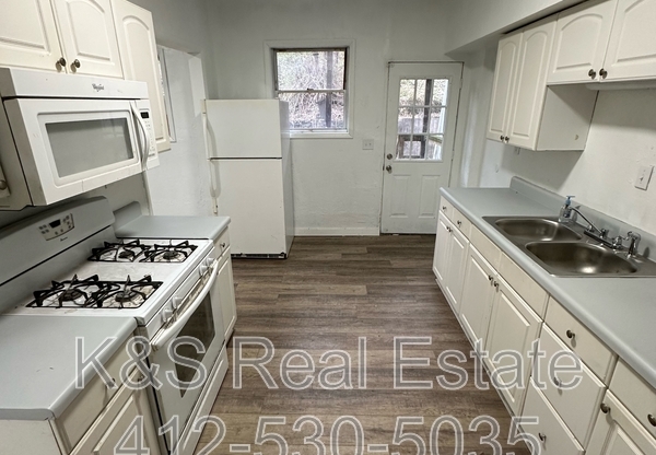 668 MIDDLE AVE