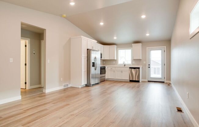 Modern 4-Bedroom Home in Moorhead