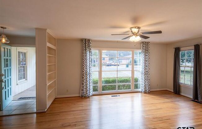 Sweet Cottage on Camellia!