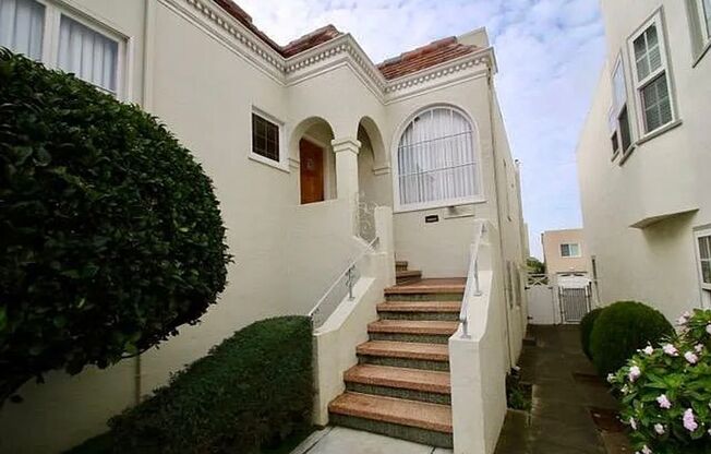 Gorgeous Stern Grove Home w/Vintage Bar