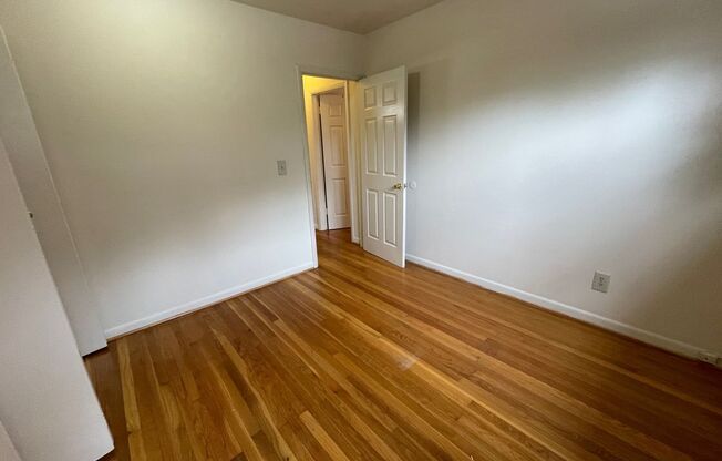 2 beds, 1 bath, 800 sqft, $1,475, Unit 2715A-1A