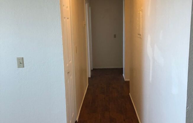2 beds, 1 bath, 796 sqft, $1,150, Unit 127