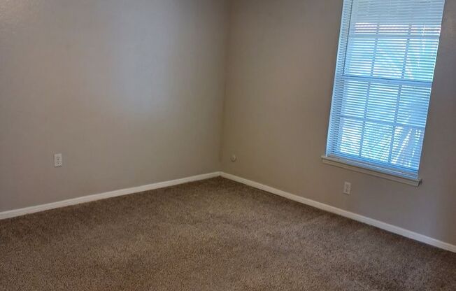 2 beds, 1 bath, 1,000 sqft, $920, Unit 24