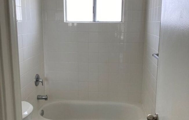 1 bed, 1 bath, $1,795, Unit 15