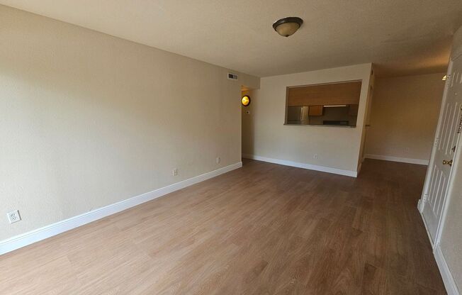 2/2 Condo in Village Creek all REDONE!!