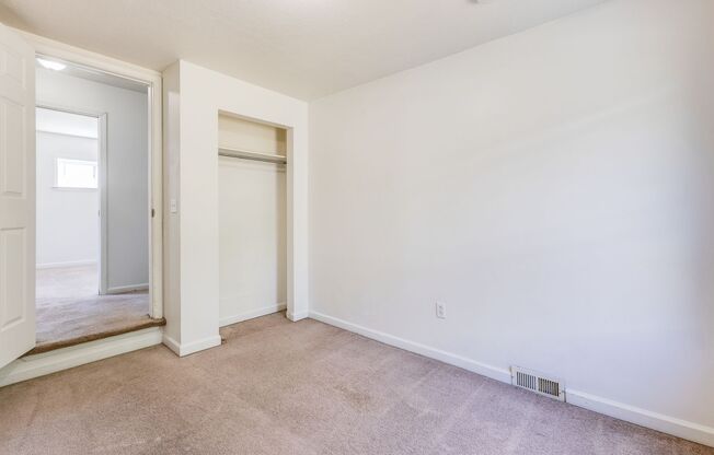 3 beds, 1 bath, $1,525, Unit Mt Washington