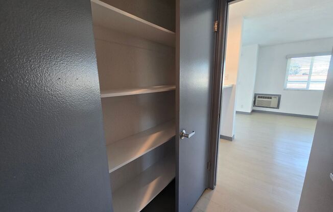 2 beds, 1 bath, 900 sqft, $3,090, Unit 131-22