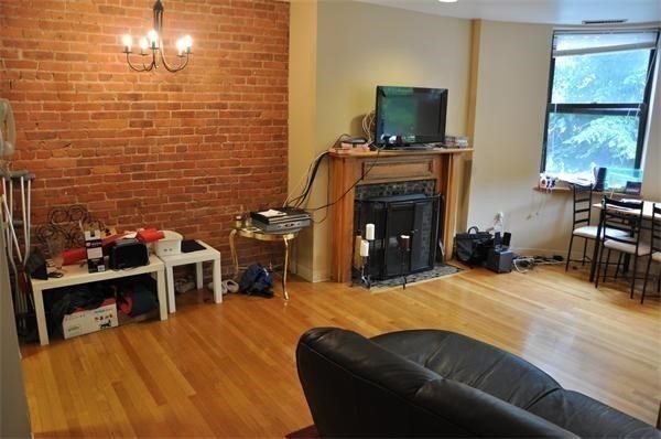 2 beds, 1 bath, 1,037 sqft, $4,600, Unit 104