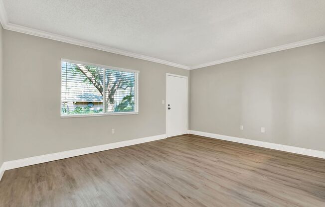 Newly Renovated ~ Ground Floor Condo in the heart of Altamonte Springs!