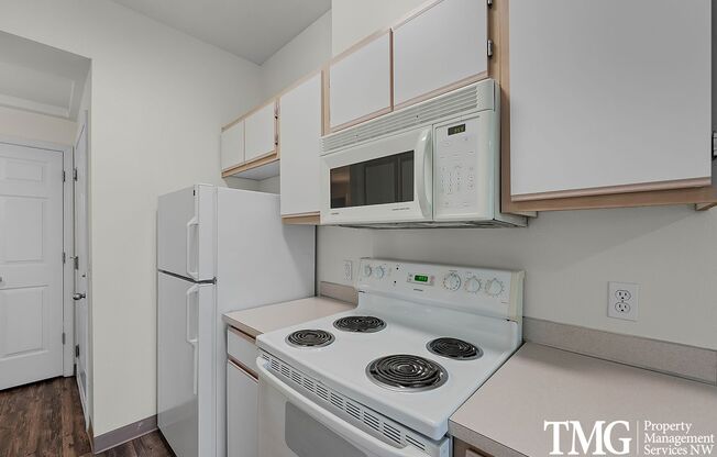 2 beds, 2 baths, 923 sqft, $1,625, Unit 223