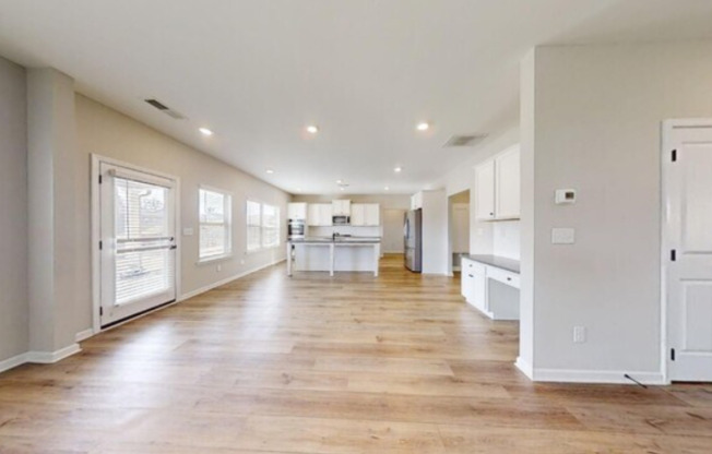 2101 FORREST CV