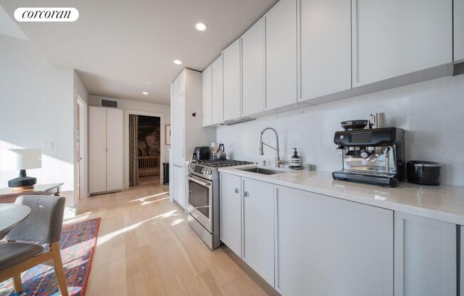 2 beds, 1 bath, 736 sqft, $4,200, Unit 10J