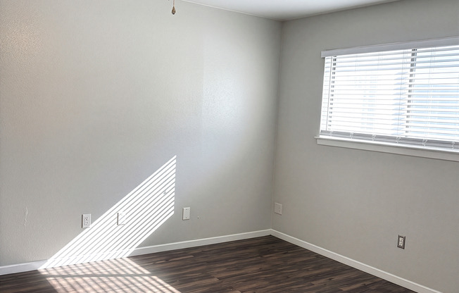 1 bed, 1 bath, 730 sqft, $775, Unit 061