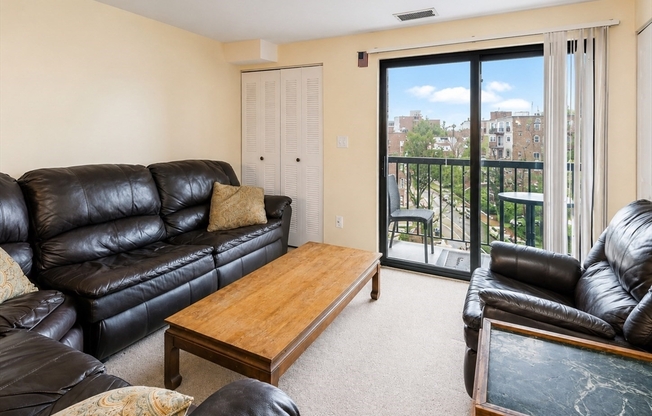 2 beds, 1.5 baths, 915 sqft, $3,700, Unit 602