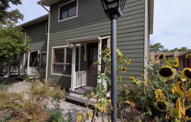 Cute 3 Bedroom Condo w/ Bonus Room - Walking Distance to MSU Campus!