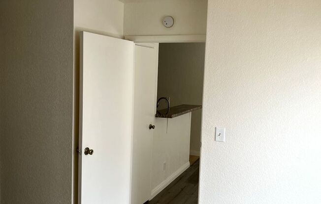 UPGRADED 1 Bedroom 1 Bath Twain & Valley View