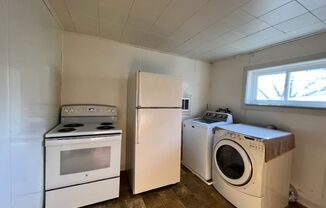 3 beds, 1 bath, $950