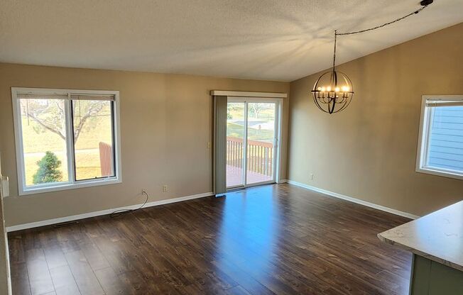 ~ RENT SPECIAL ~ HOLIDAY MERRINESS ~ 3 Bedroom, 3 Bath Home for rent Close to the Hospital