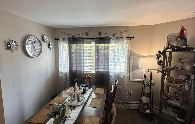 3 beds, 1 bath, $1,500, Unit 1