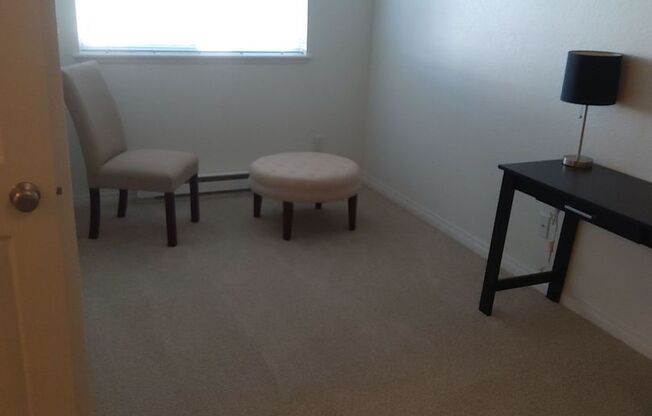 2 beds, 1 bath, 917 sqft, $1,395, Unit 11