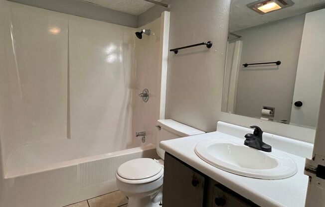 1 bed, 1 bath, 765 sqft, $750, Unit A10