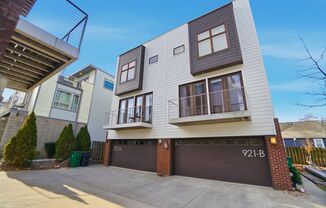 3 Bedroom Townhome W/ Uptown Views