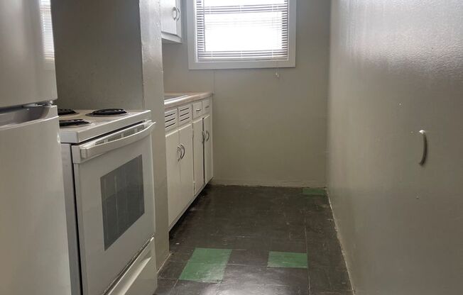 2 beds, 1 bath, 820 sqft, $1,300, Unit 03C
