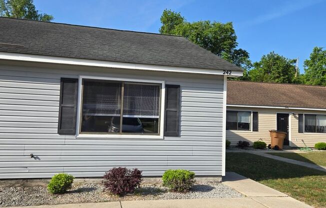 1 bed, 1 bath, 500 sqft, $895, Unit 242