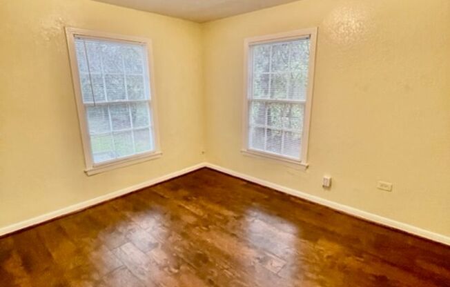 2 beds, 1 bath, $1,000