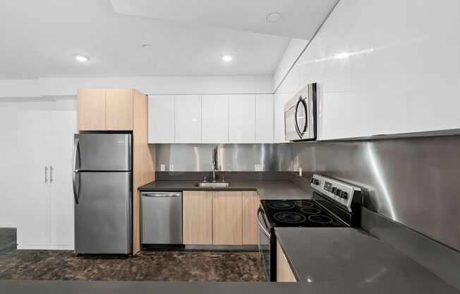 2 beds, 2 baths, 1,008 sqft, $2,795, Unit 316