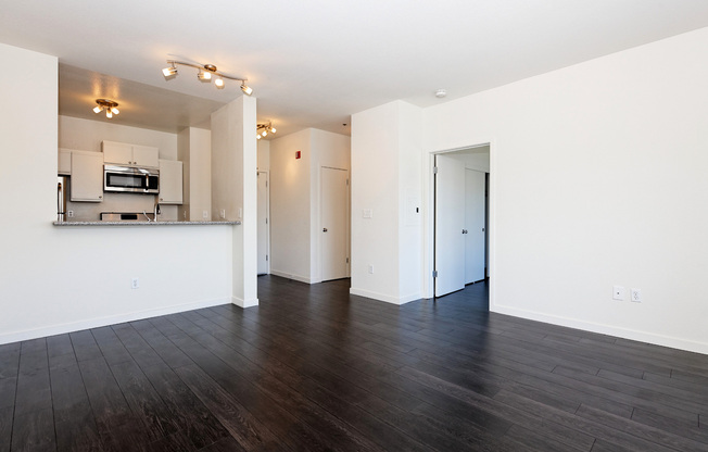 1 bed, 1 bath, 700 sqft, $2,395, Unit 404