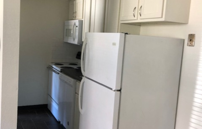 1 bed, 1 bath, 550 sqft, $775