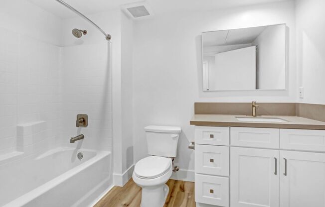 2 beds, 2 baths, 911 sqft, $2,725, Unit 205