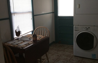 2 beds, 1 bath, $850