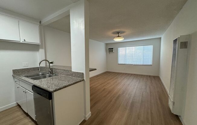 2 beds, 1 bath, $2,225, Unit 072#205
