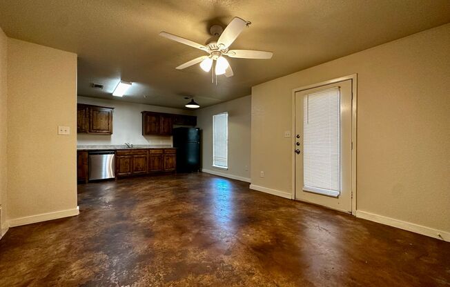 3 beds, 2 baths, $1,250, Unit 1924 D