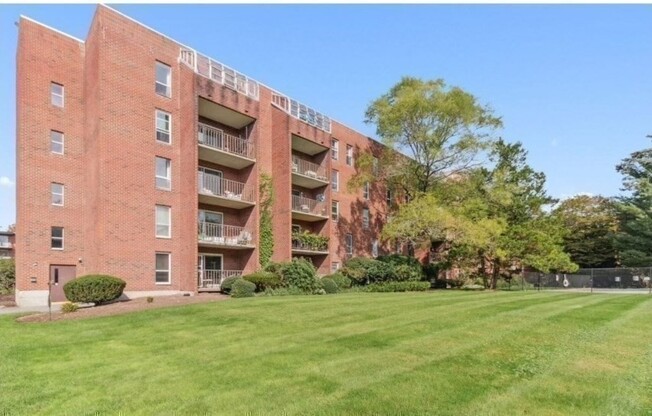 1 bed, 1 bath, 800 sqft, $2,400, Unit 307