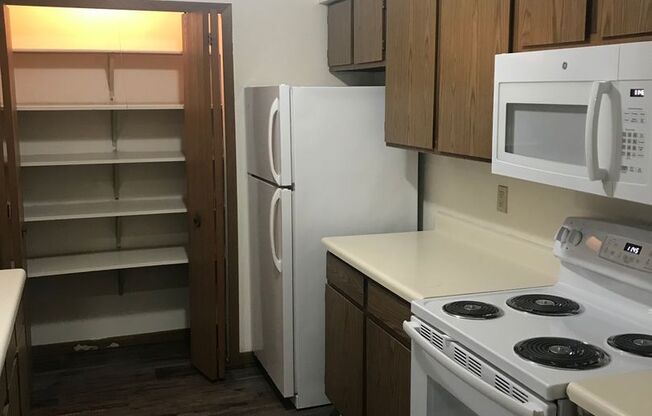 3 beds, 1 bath, 1,040 sqft, $1,695, Unit 3164-207