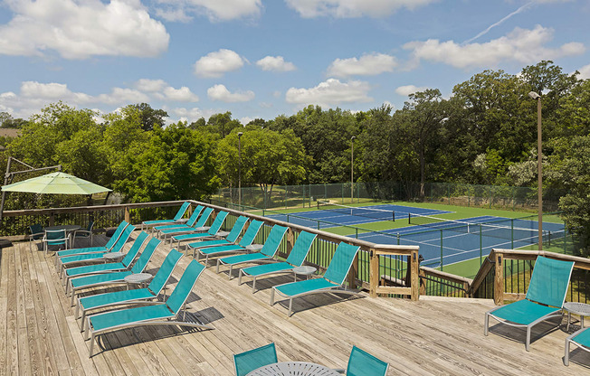 Regency Woods Apartments in Minnetonka, MN Sun Deck