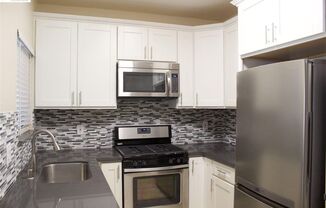 $2990 / 2 BR GORGEOUS REMODELED MEADOWBROOK CONDO IN CENTRAL FREMONT