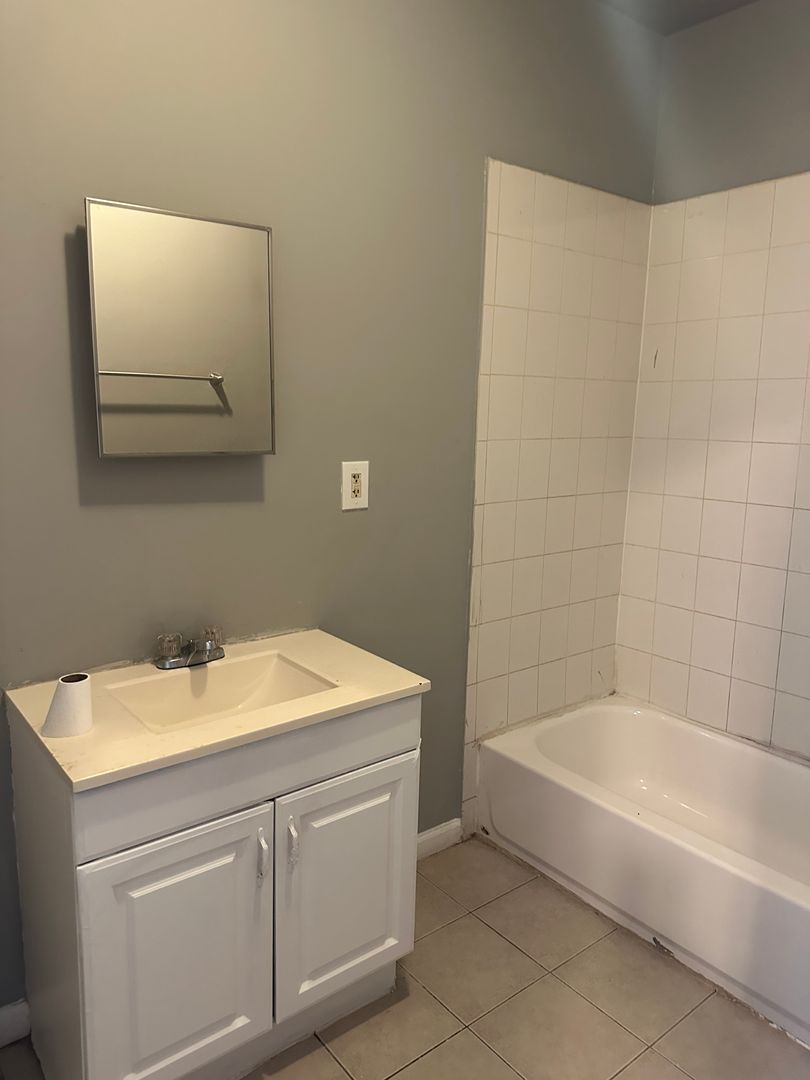 Spacious Home for Rent! W/D! Close to JHU, KKI and Public Trabsportation!