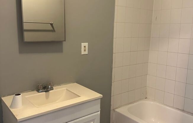 Spacious Home for Rent! W/D! Close to JHU, KKI and Public Trabsportation!