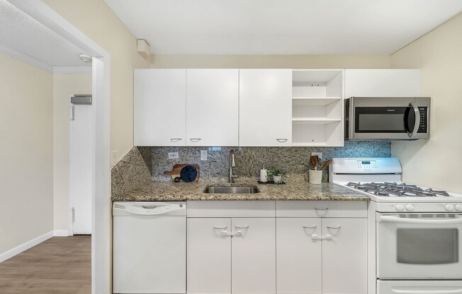 1 bed, 1 bath, 899 sqft, $3,100, Unit 7H