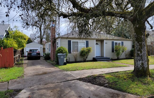 Beautiful 5 Bed, 2 Bath Single-Family House with Large Fenced Backyard Close to OSU!