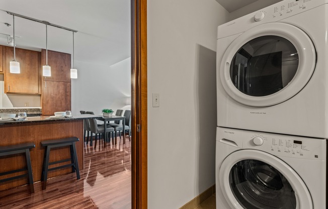 Apartments in Downtown Madison, Wisconsin. Domain Apartments offers luxury studio, 1 bedroom, 1 bedroom + Den, and 2 bedroom apartments.