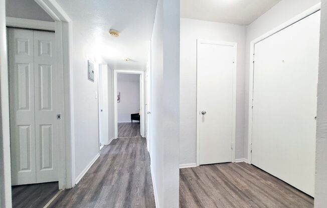 2 beds, 1 bath, 700 sqft, $1,584, Unit Unit 10-R